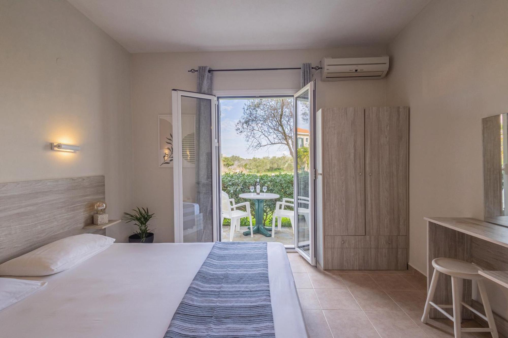 Aria Apartment Lakithra Bagian luar foto